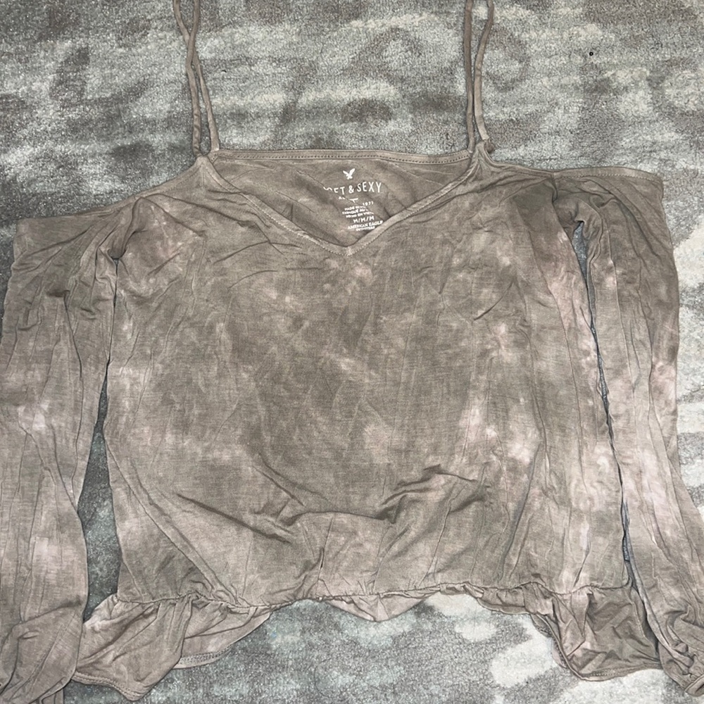 American Eagle M shoulder cutout top